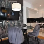 Apartment In The Luxury Hotel Near Beach