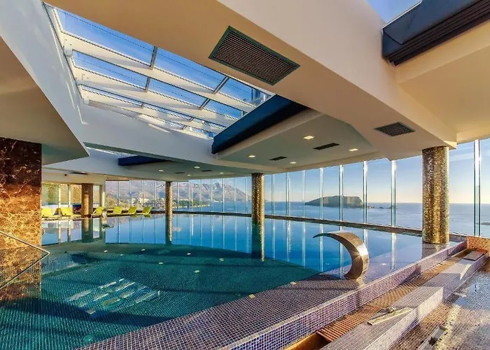 Apartment In The Luxury Hotel Near Beach