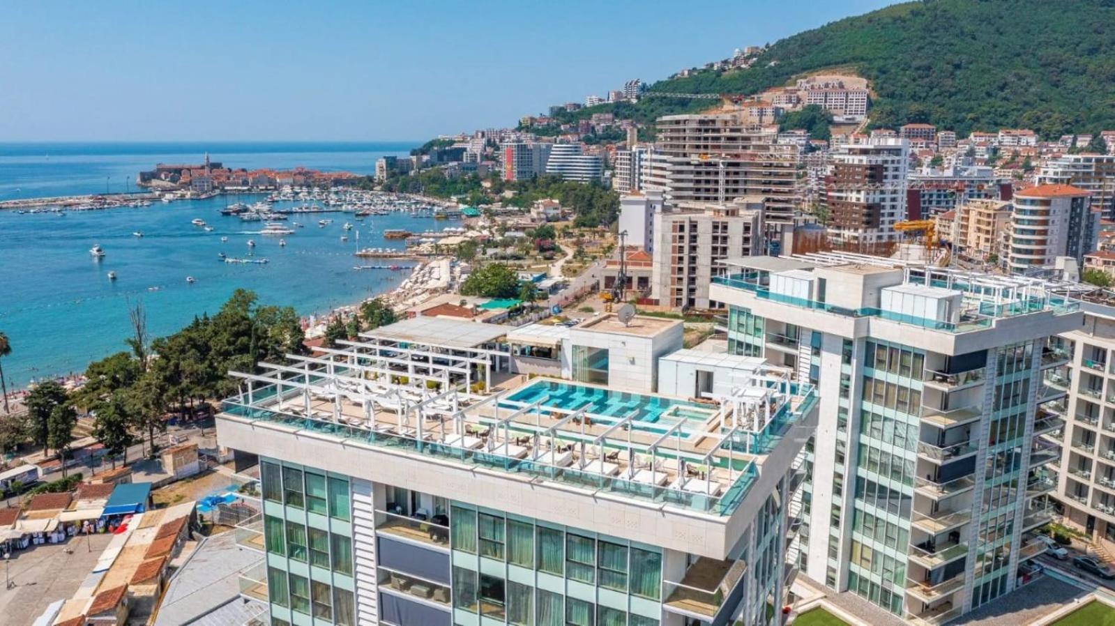 Apartment In The Luxury Near