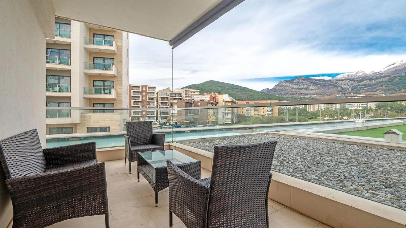 In The Luxury Near Apartment *