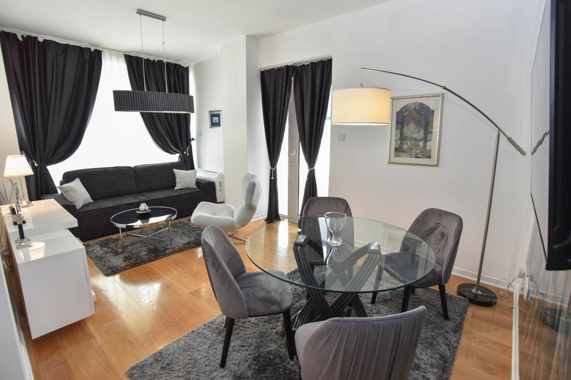 In The Luxury Near Apartment *